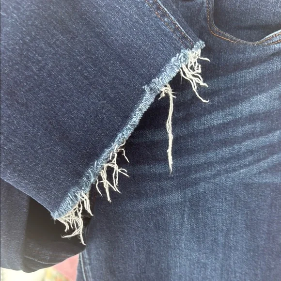 GUC Kut from the Kloth High-Waisted Black Ankle Cropped Fray Jeans - Picture 4 of 9